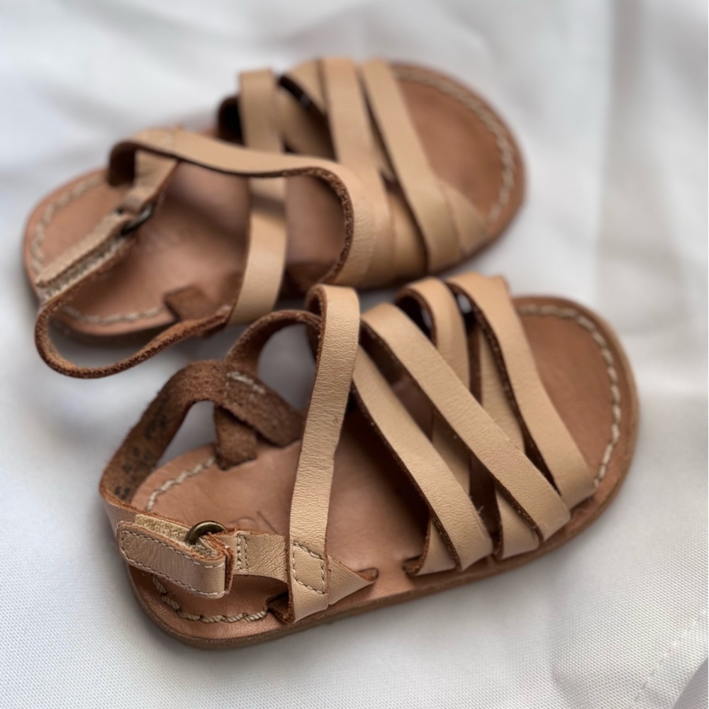 The cutest Zara summer sandals size 4